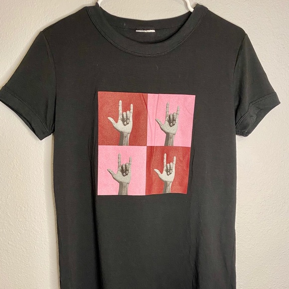 💜Graphic T-shirt- Black w/ Pink Sign Language M - Picture 4 of 6